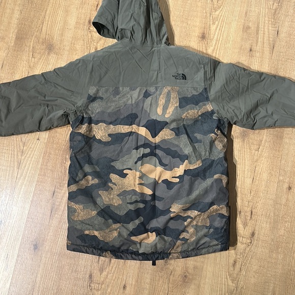 Youth - North Face Winter Ski/Snowboard Jacket. Size Large 14/16. EUC! - Picture 8 of 8